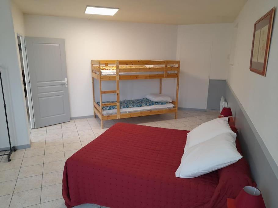 Appartement Au Bord Du Canal Montbard Esterno foto