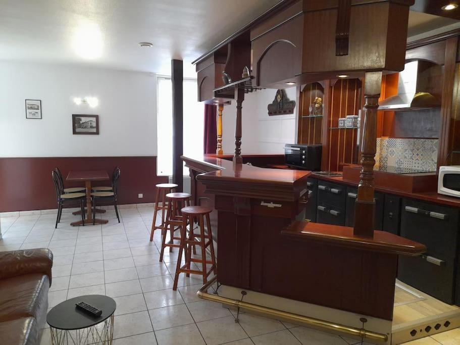 Appartement Au Bord Du Canal Montbard Esterno foto